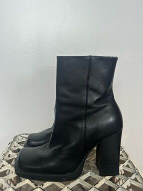 VINTAGE 90s Steve Madden Square Toe Leather Boots